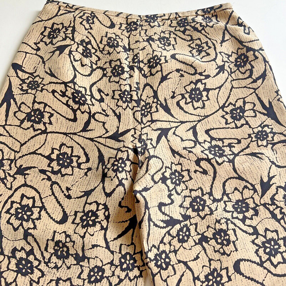 S.L.B.Vintage Silk Floral Print Sz 10 Pants in Beige / Black Capri Inseam: 25" - Picture 4 of 10